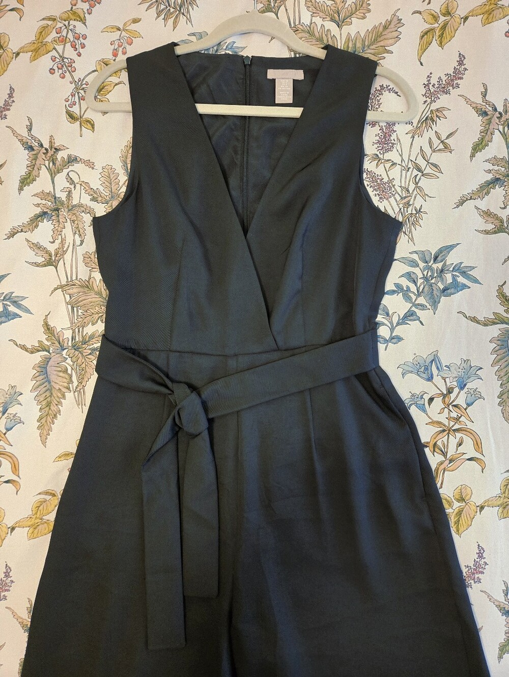 Sleeveless V-Neck Belted Navy Jumpsuit H&M Small
